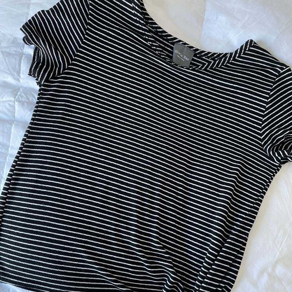 Black white stripe tee